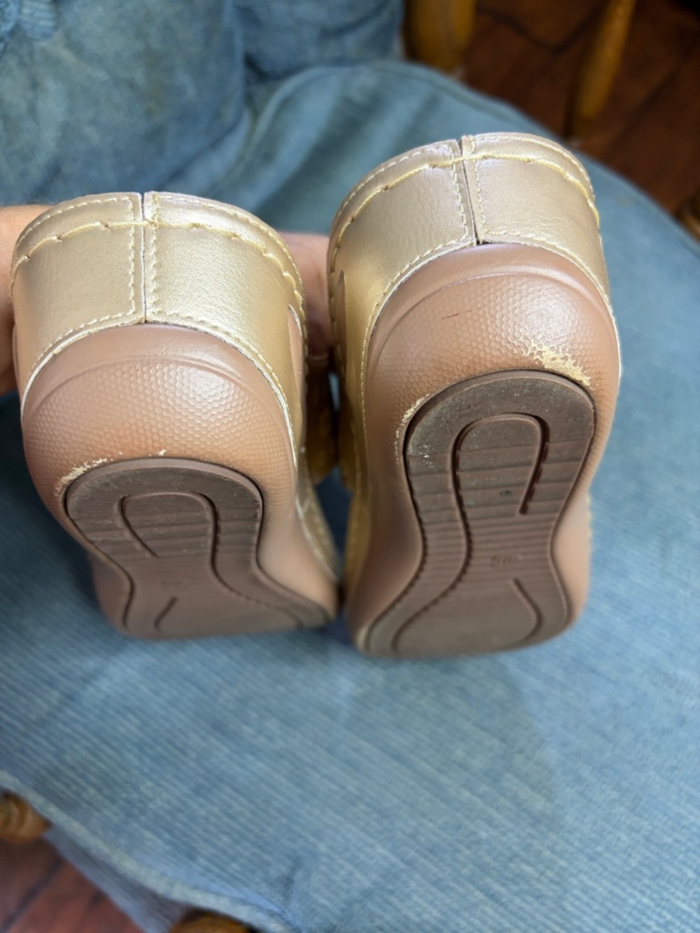 Women's Metallic Pearl Gold Embellished Thong Sandals - Picture 7 of 8